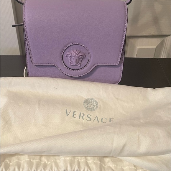 EUC Versace Unica Textured Leather Medusa Head Crossbody Shoulder Bag - Picture 4 of 7